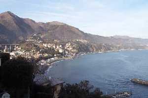 Xtrallusion photo gallery of Italy. Photos, pictures, images and photographs of the Italian Rivieras, the Italian Lakes, the Italian Alps, the Cinque Terre, the Amalfi coast and some of the most beautiful corners of Italy. Plus photos of Italian cities such as Pisa, Milan, Genoa and Rome.